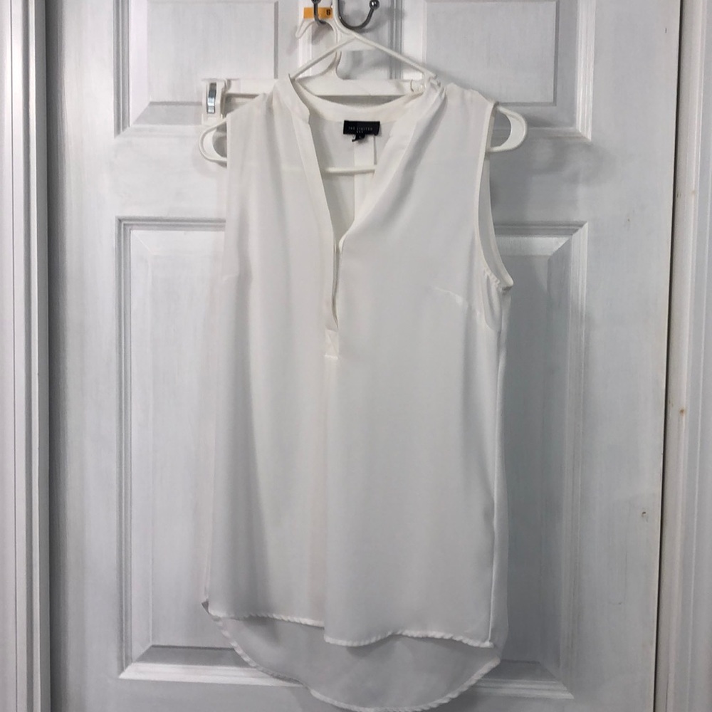 Limited Sleeveless blouse
